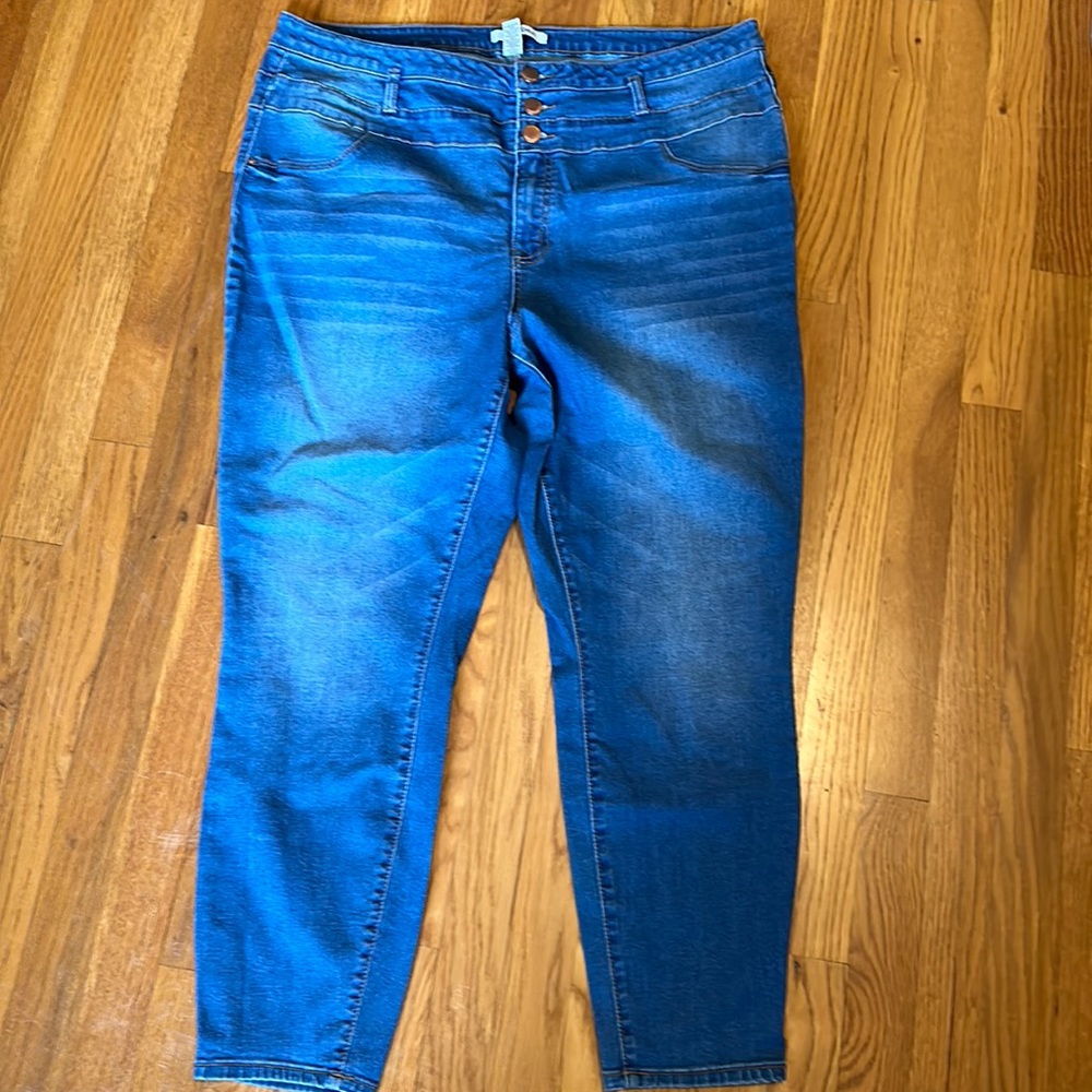 Three button, skinny jeans
